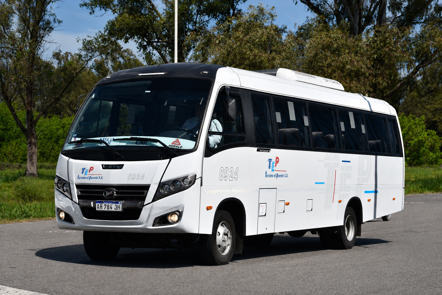 Minibus - exterior